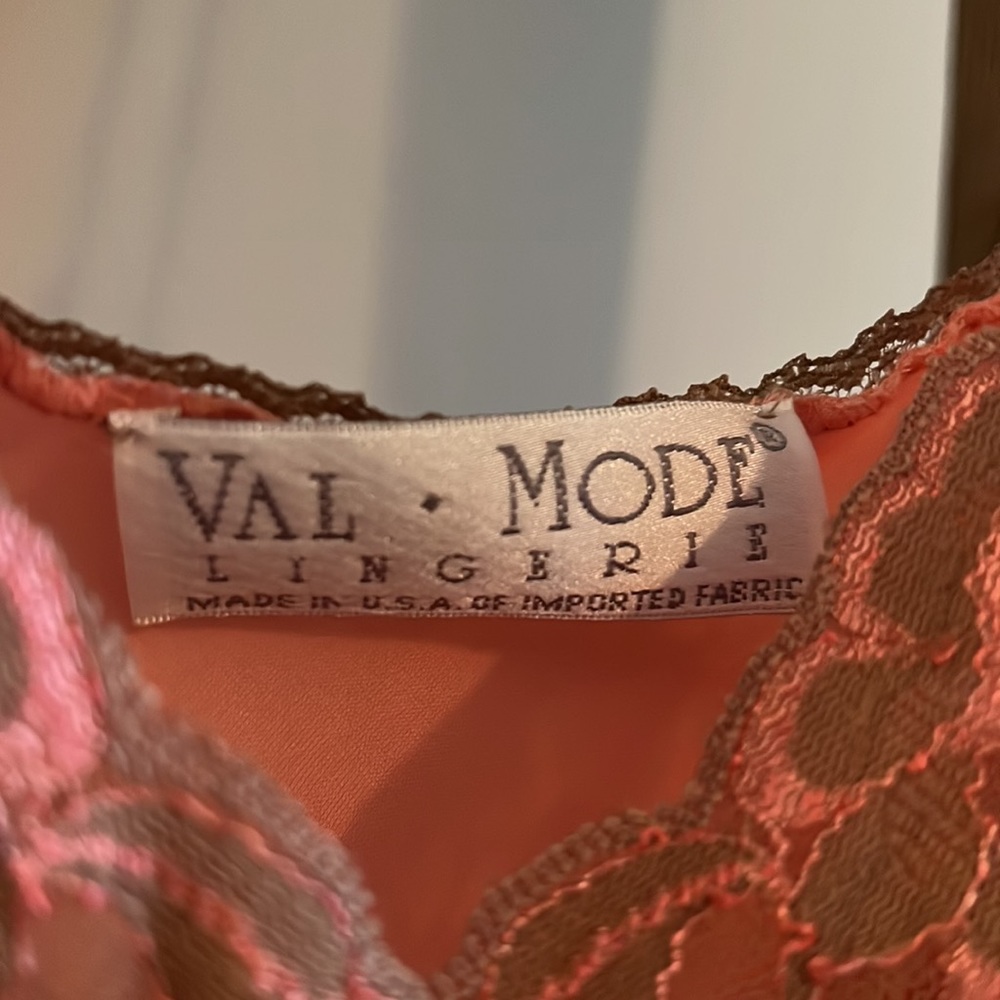 Vintage Val Mode Lingerie Satin Slip | Size Medium | Satin Intimates | Pink Slip - Picture 5 of 6
